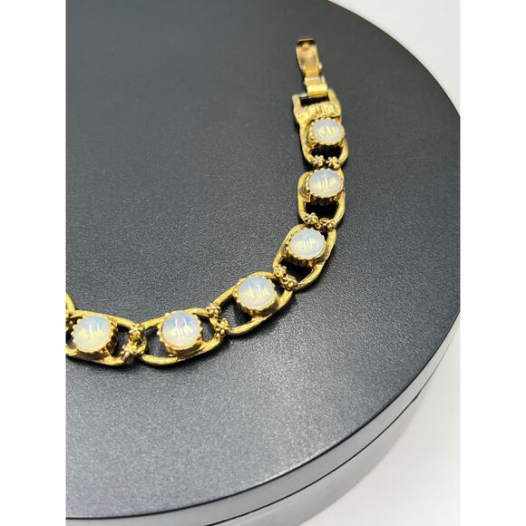 Goldette N.Y. Vintage Moonstone Glass Cabochon Gold Tone Linked Bracelet 7.5” - Picture 3 of 11